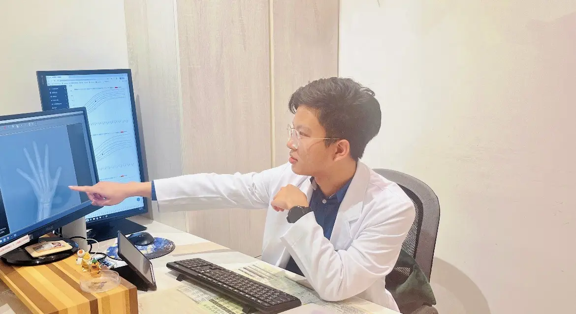 張凱翔醫師實際看診畫面