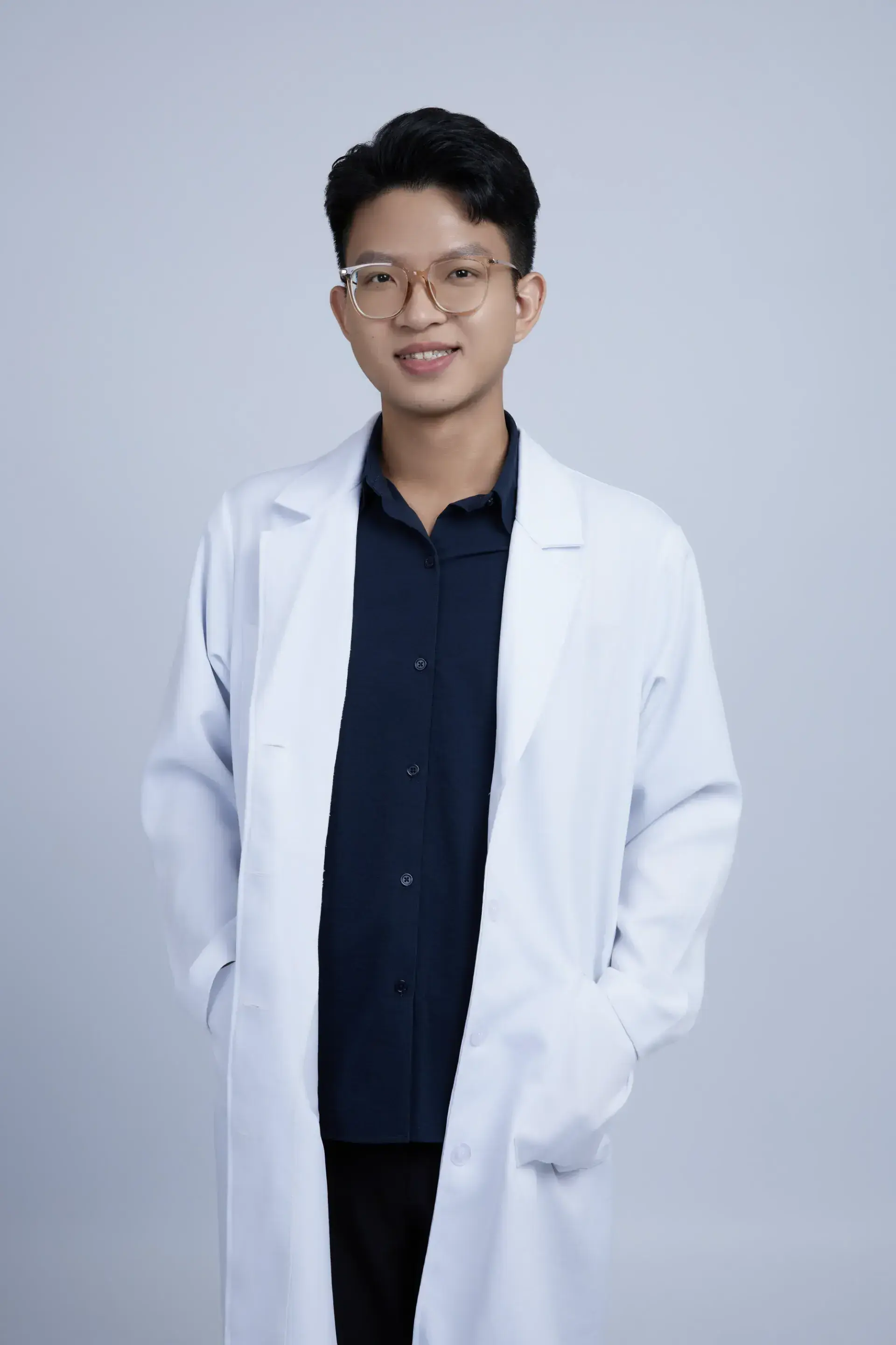 張凱翔醫師形象照side